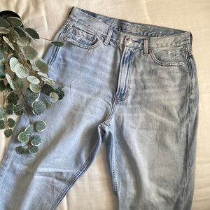 NWOT American Eagle High Rise Mom Jeans